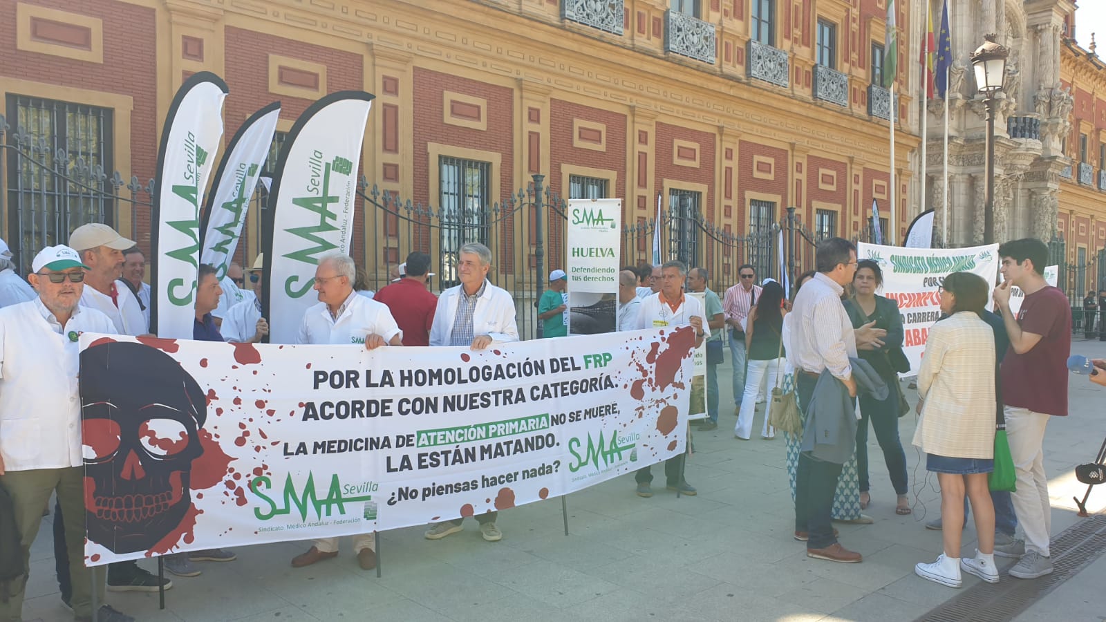 2023-06-14-180457-Los-medicos-de-Atencion-Primaria-de-la-provincia-de-Sevilla-movilizados-en-demanda-de-la-homologacion-del-FRP