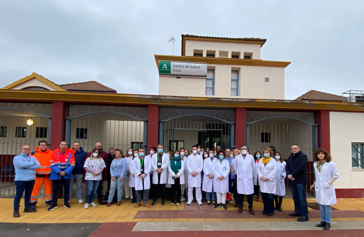 2024-01-09-130559-Concentracion-en-El-Arahal-contra-la-agresion-e-intento-de-atropello-a-un-facultativo-en-el-dia-de-Reyes